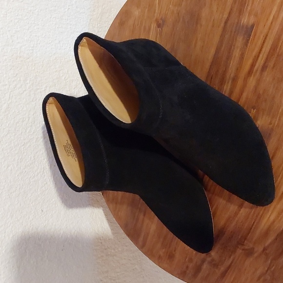 Lucky Brand Zaprika Black Suede Slip on HEEL Booties Neutral Boots Trendy Sz.7.5 - Picture 3 of 14